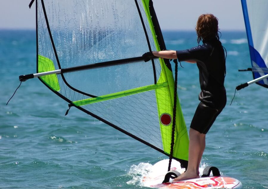 Mallorca: Private Windsurf Lesson - The beach setting and the limits of the experience