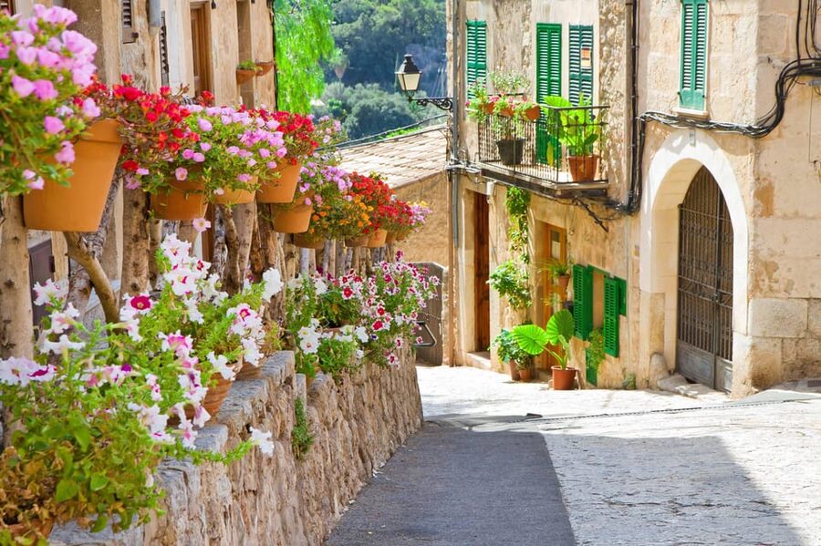 Mallorca: Valdemossa and Port of Soller Coca of Potato - Arriving in Valldemossa