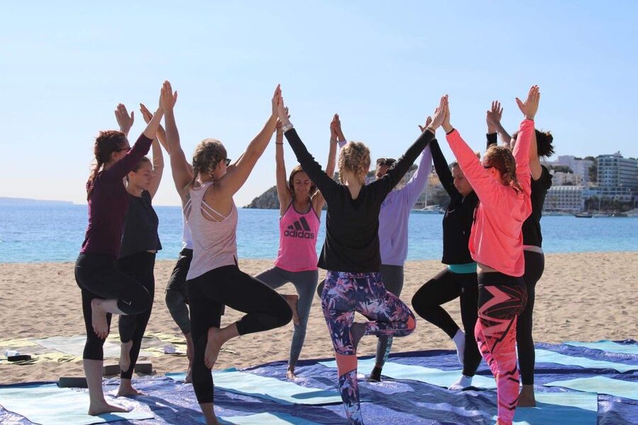 Mallorca: Yoga and Brunch on Palmanova Beach - Why the beach setting changes the class