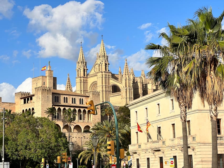 Palma authentically. Small group City tour with tapas - The first restaurant stop