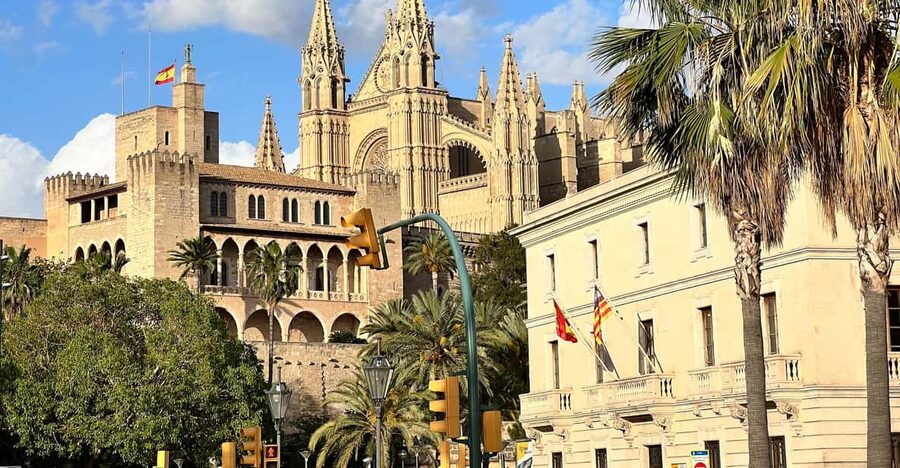Palma authentically. Small group City tour with tapas - What the $112 price includes