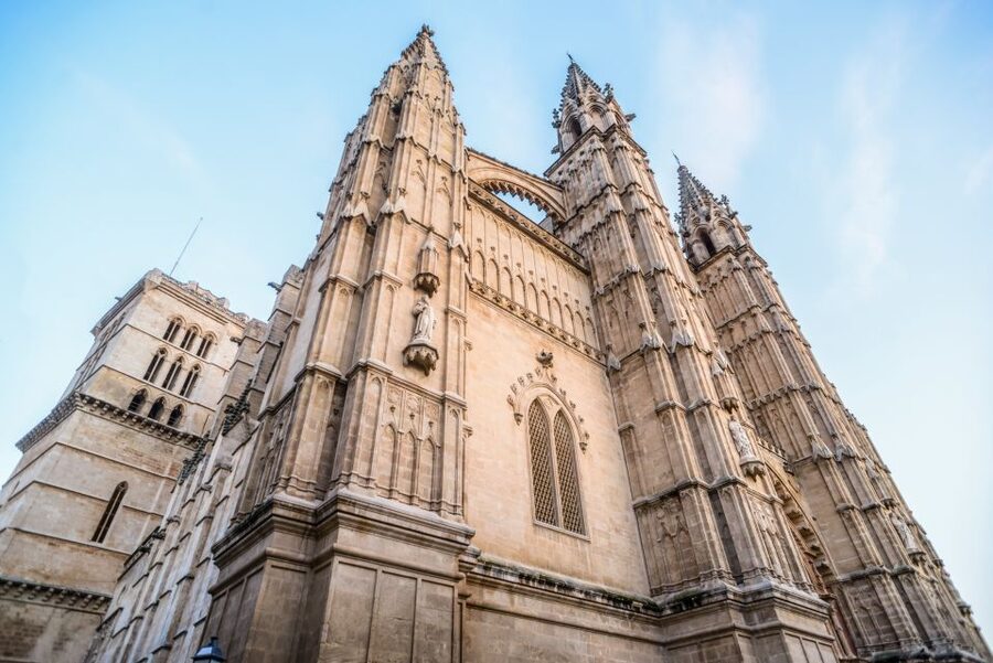 Palma: Cathedral of Mallorca Skip-the-Line Entry Ticket - The rose window and changing light