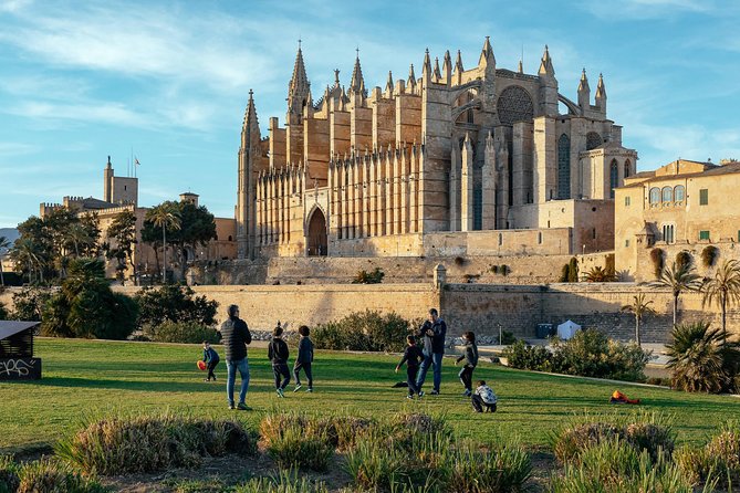 Palma Cathedral & Surroundings PRIVATE TOUR with Ticket Included - La Lonja and Guillem Sagrera’s work