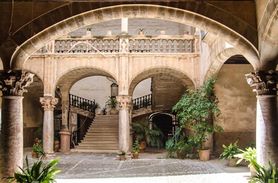 Palma: City, Cathedral and Valldemossa with pick up service - One day from resort beach to Palma’s cathedral
