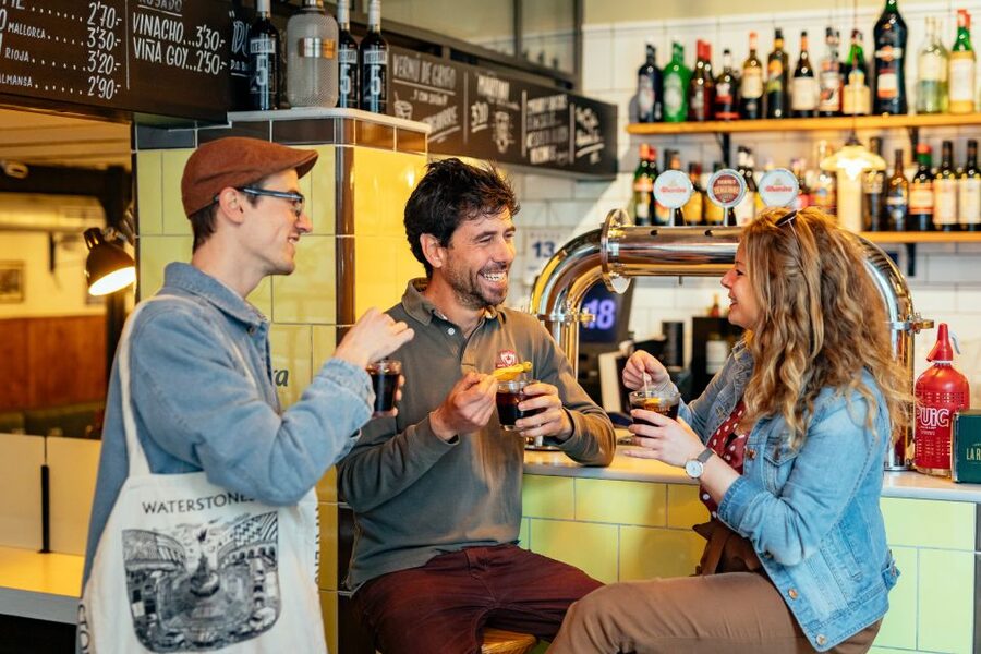 Palma de Mallorca: 10 Tastings Private Food Tour - Meeting your guide at Hotel Hostal Cuba