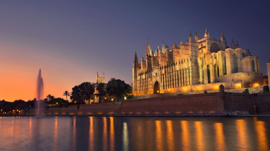 Palma de Mallorca: Bay of Palma Night Boat Cruise - Leaving from Can Pastilla near the nautical club