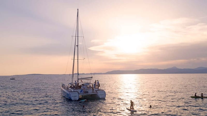 Palma de Mallorca: Deluxe Catamaran Sailing Tour with Meal - Cala Vella and the swimming stop