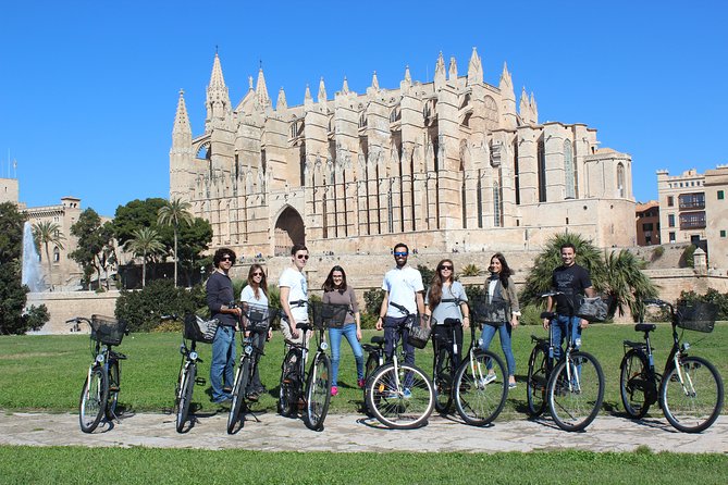 Palma de Mallorca Easy Bike Tour (Small Groups) - Parc de la Mar and the cathedral view