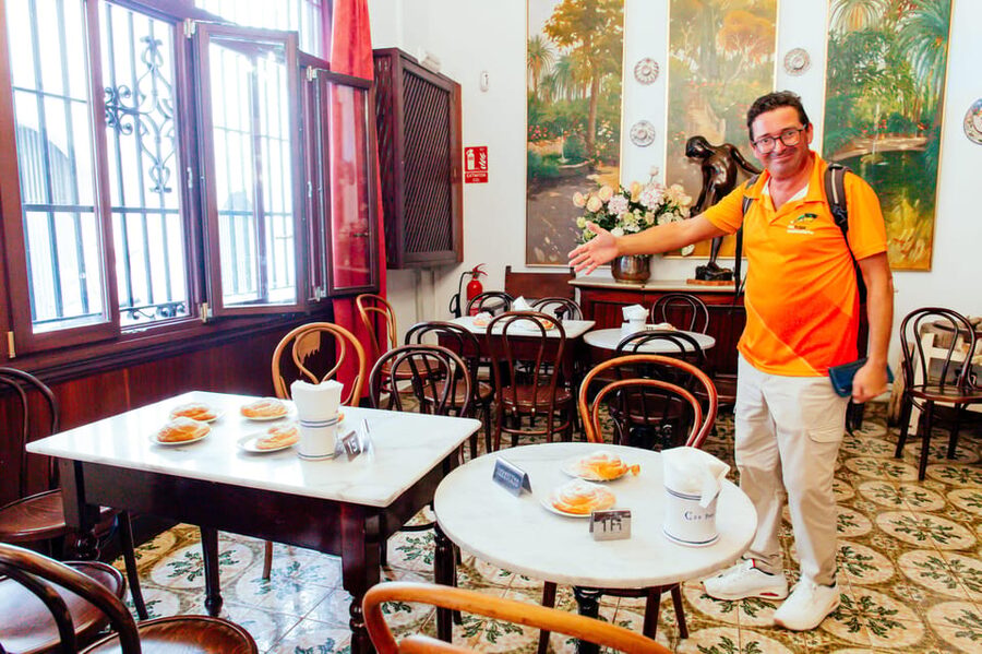 Palma de Mallorca: Foodie Walking Tour of the Old Town - Panadas and sobrasada in the Old Town
