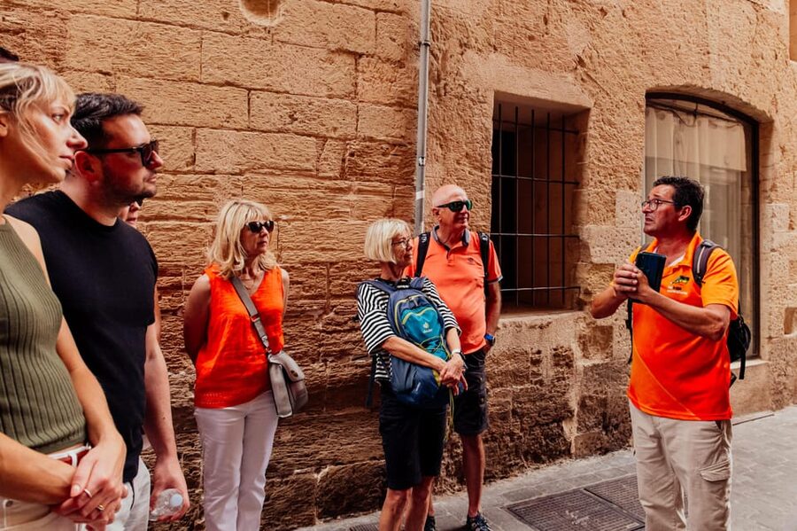 Palma de Mallorca: Foodie Walking Tour of the Old Town - Mercat de l’Olivar and the rhythm of local shopping