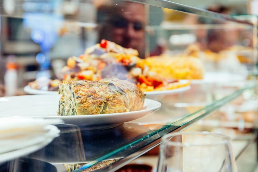 Palma de Mallorca: Foodie Walking Tour of the Old Town - What the guides add to the experience