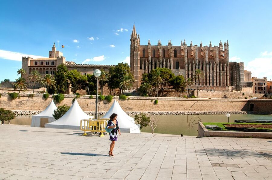 Palma de Mallorca: Full-Day Tour with Departure Options - What to see near the cathedral