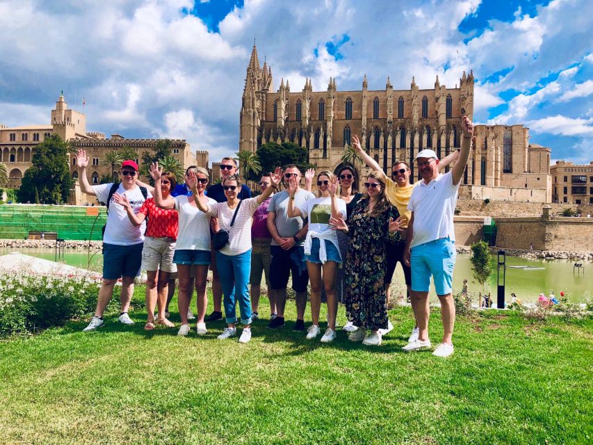 Palma de Mallorca: Guided Bicycle Tour with Tapas & a Drink - Plaça de Cort, Passeig des Born, and the city center