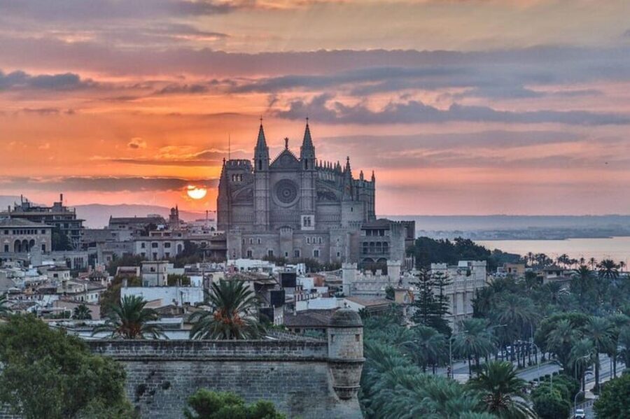 Palma de Mallorca : Must see Walking Tour With A Guide - Key points at a glance