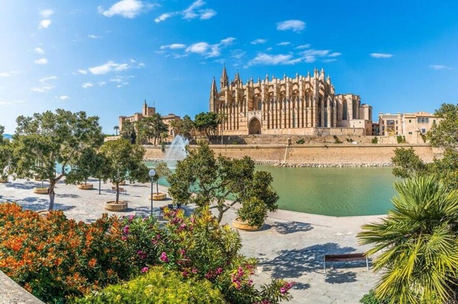 Palma de Mallorca : Must see Walking Tour With A Guide - Santa Eulalia and Sant Francesc