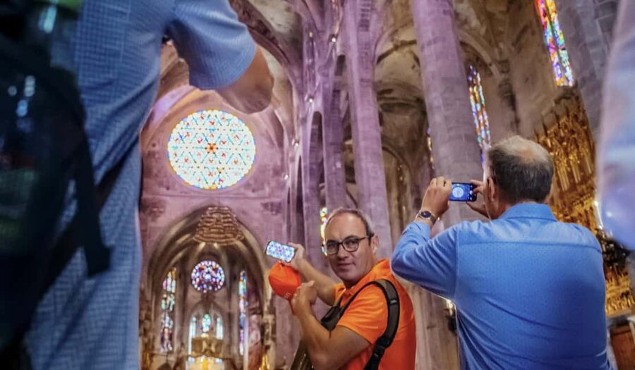 Palma de Mallorca: Old Town and Cathedral Tour - Entering the cathedral without the regular queue