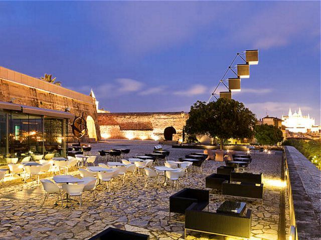 Palma de Mallorca: Old Town Atmospheric Evening Tour - The Cathedral and Parc de la Mar: Palma’s grand opening scene