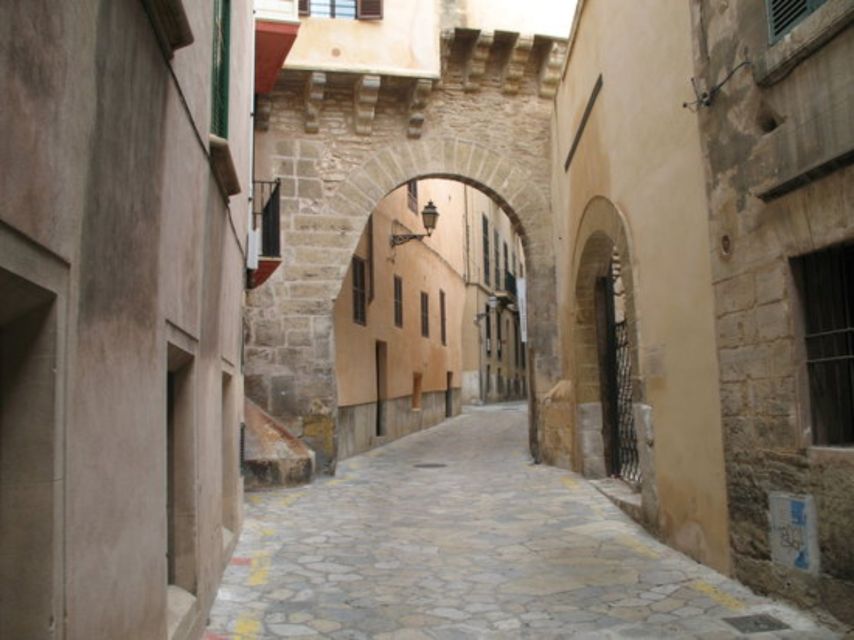 Palma de Mallorca: Old Town Guided Tour & Cathedral Visit - Walking through Palma’s narrow historic streets