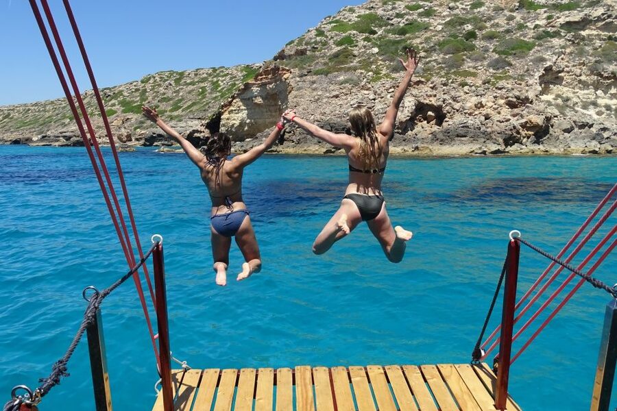 Palma de Mallorca: Palma Bay Boat Tour with Snorkeling - Key points at a glance