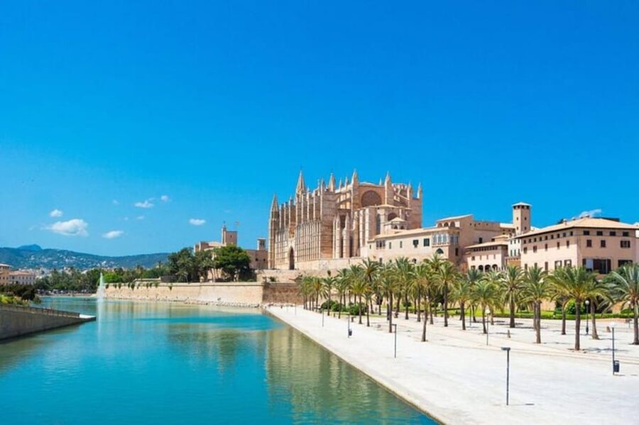 Palma de Mallorca: Private Custom Tour with a Local Guide - Palma by conversation, not by checklist