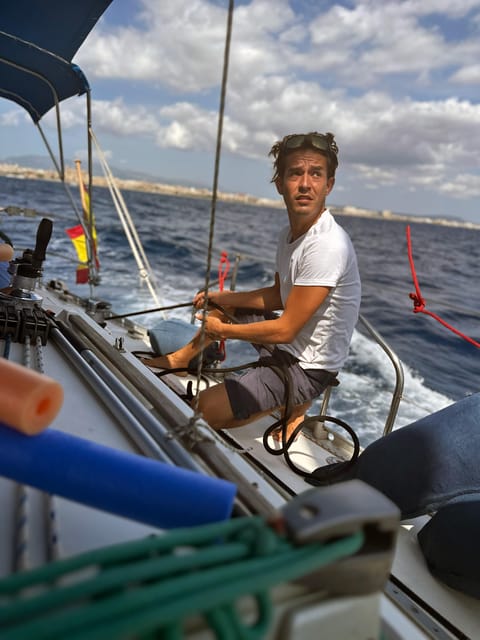 Palma de Mallorca: Sailing Boat Trip with Skipper & Tapas - Tapas, drinks, and the difference between tours