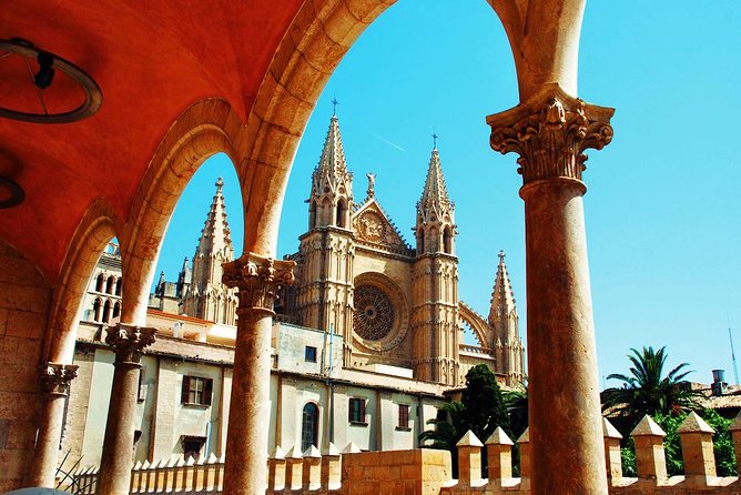 Palma de Mallorca Sightseeing Day Tour - The drink and tapa detail
