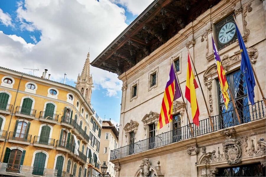 Palma de Mallorca: Small-Group Tour & Fast-Track Cathedral - The guides make the difference