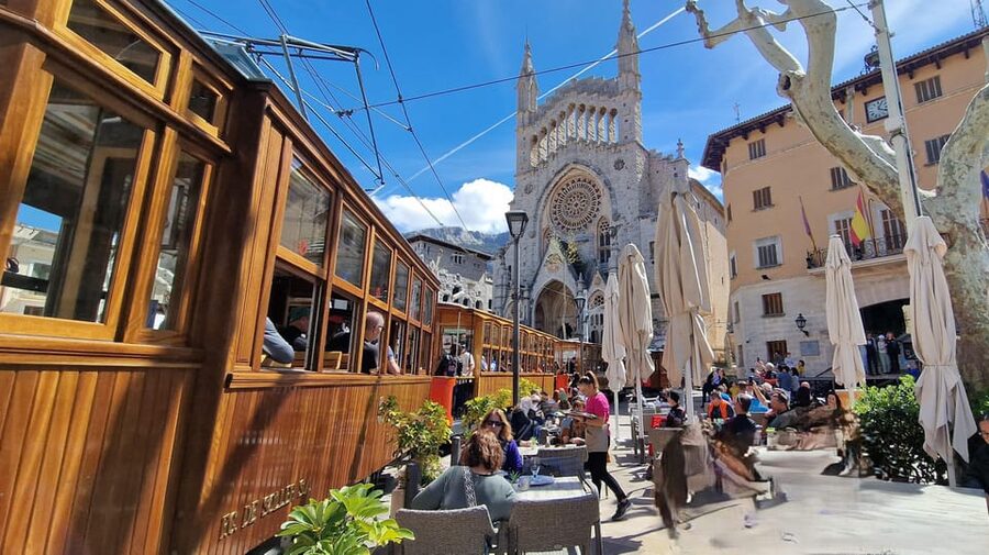 PALMA DE MALLORCA & SOLLER MIT BAHN & STADTFÜHRUNG ab Palma - Sóller gives you an hour to slow down