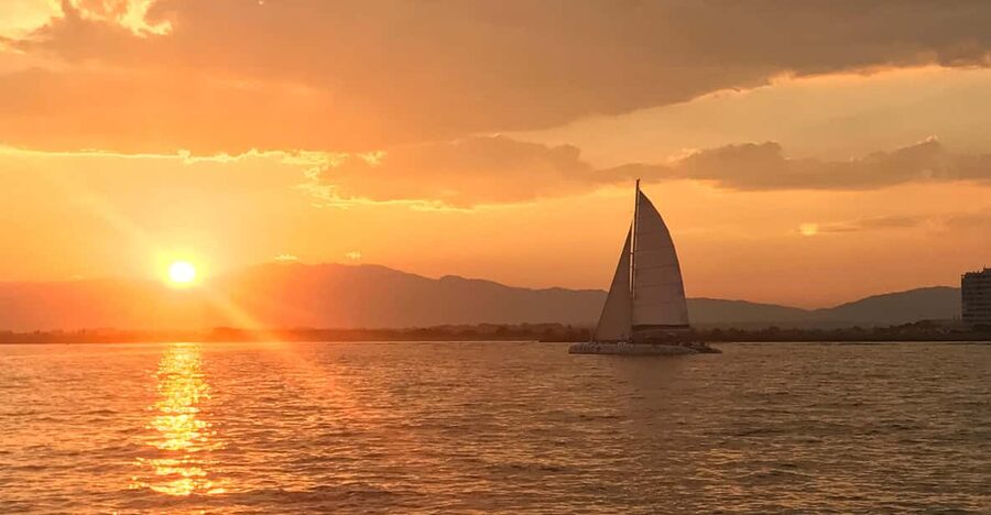 Palma de Mallorca: Sunset Sailing Catamaran Trip with Drink - Sunset, Music, and the Mood Onboard