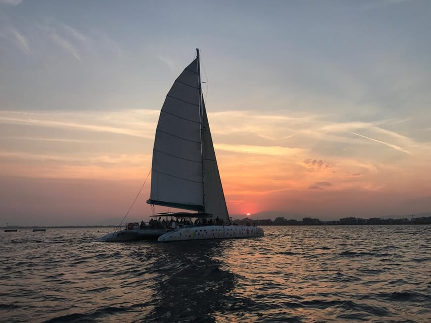 Palma de Mallorca: Sunset Sailing Catamaran Trip with Drink - Finding the Best Seat on a Busy Catamaran