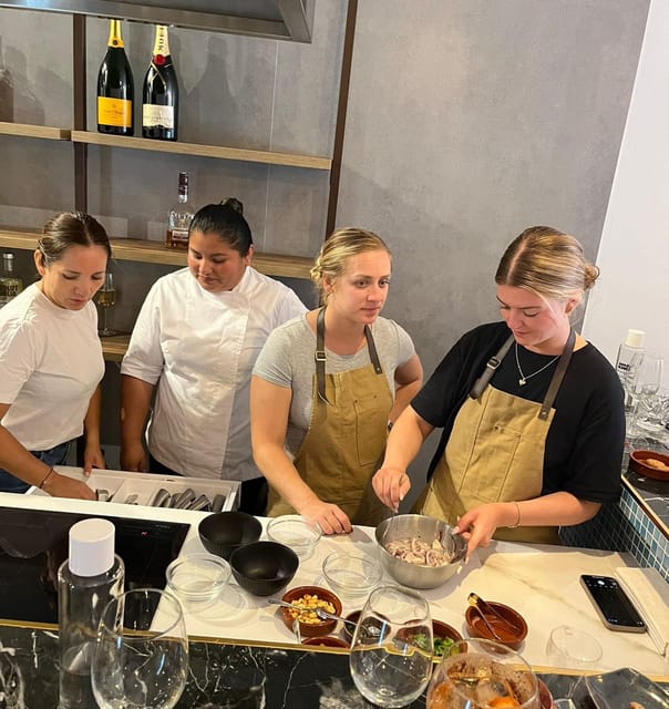 Palma: Mediterranean Cooking Class with Drinks - Taking turns at the cutting board and stove