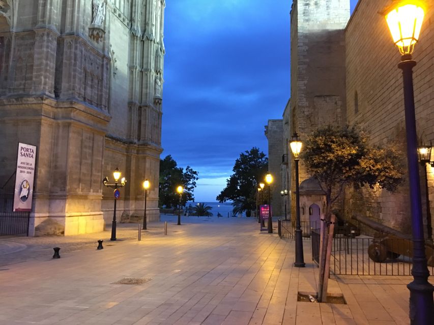 Palma Old Town Sunset Tour and Food Tastings - Key points at a glance