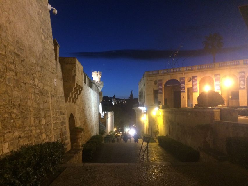 Palma Old Town Sunset Tour and Food Tastings - Why Palma works so well after sunset