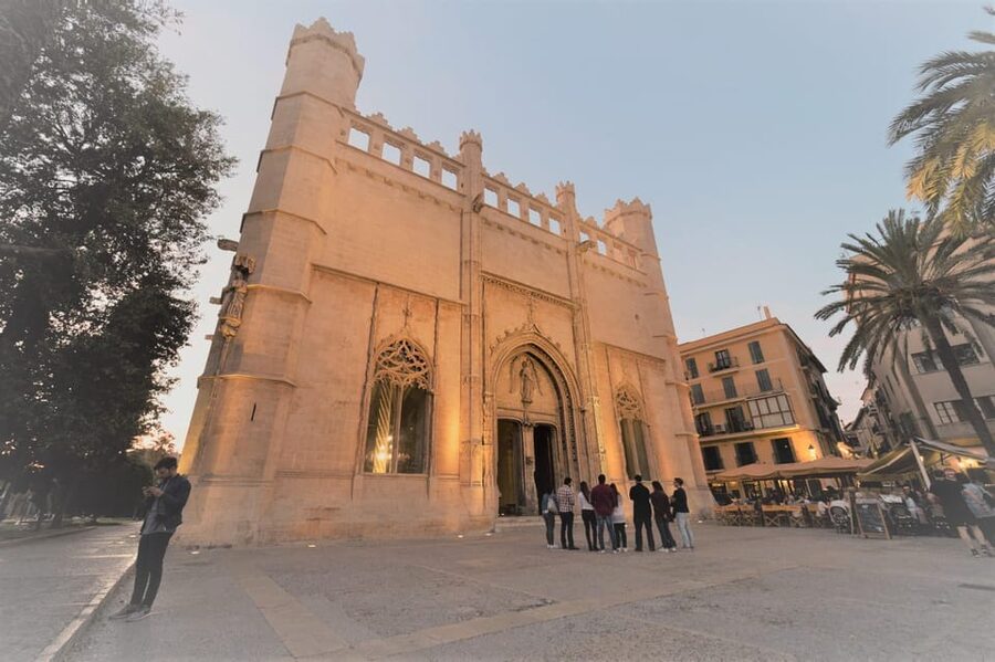 Palma: Old Town Walking Tour & Cathedral Skip-the-Line - Starting beside Parc de la Mar