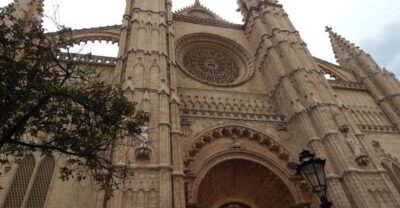 Old Town Walking Tour & Cathedral Skip-the-Line