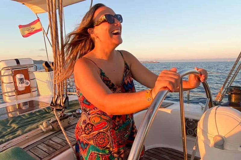 Palma: Private Half-Day Sailing Trip with Tapas & Drinks - The return toward Palma Cathedral