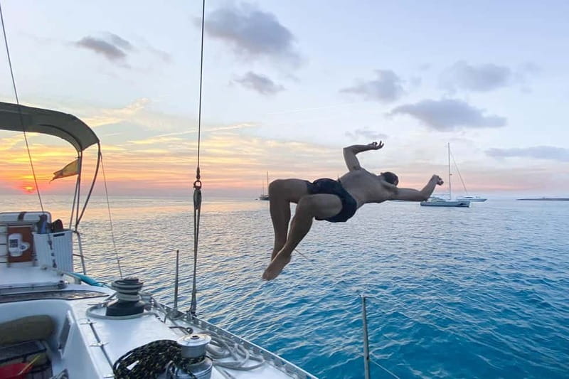 Palma: Private Half-Day Sailing Trip with Tapas & Drinks - Group size and comfort on board