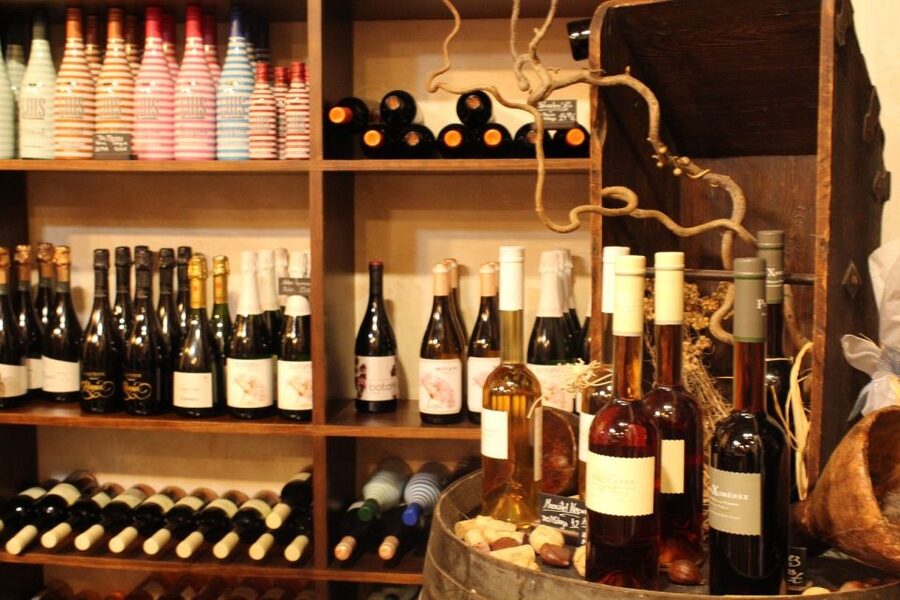 Palma Tour with Wine and Tapas Tasting - Wine tasting in the historic center