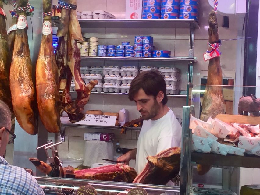 Palma: Walking Tour with Mediterranean Delicacies - Palma’s whole story in one manageable walk