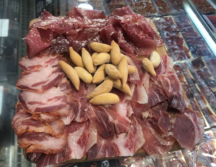 Palma: Walking Tour with Mediterranean Delicacies - The Mercat de L’Olivar changes the pace