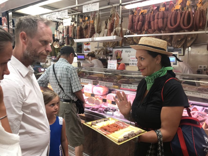Palma: Walking Tour with Mediterranean Delicacies - From the fishing harbor to the Consulado del Mar