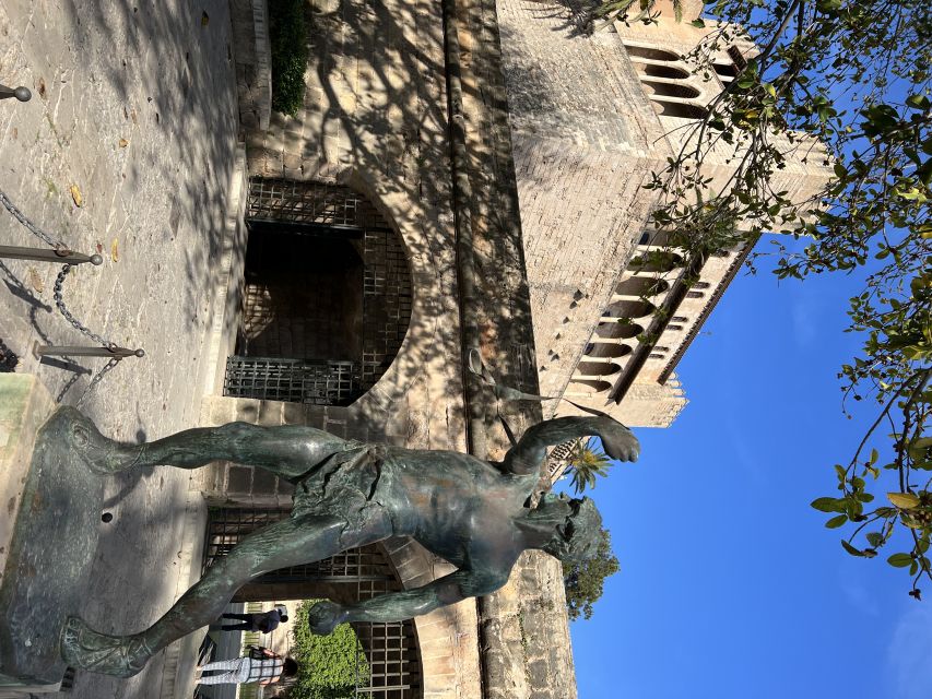 Palmas sightseeing highlights in a private and exclusive way - Walking through the old town’s narrow lanes