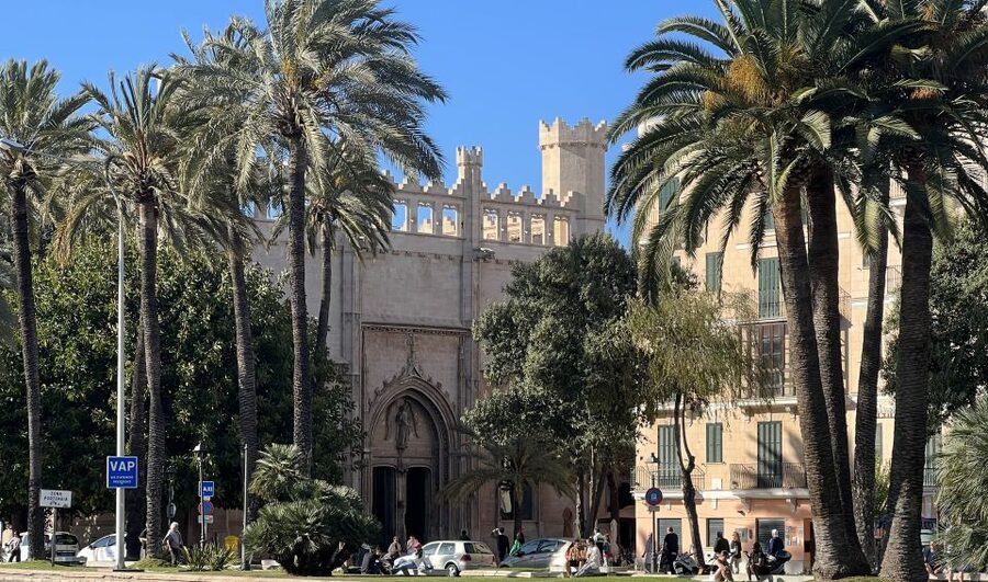 Palmas sightseeing highlights in a private and exclusive way - Almudaina Palace and the story of Mallorca’s rulers