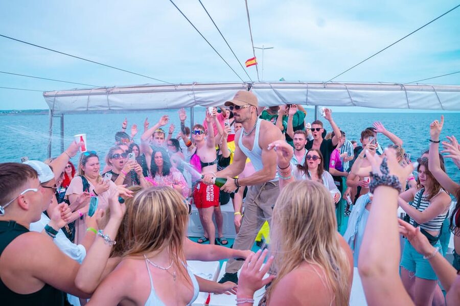 Playa de Palma: Boat Party with DJ, Buffet and Entertainment - Key points to know before booking