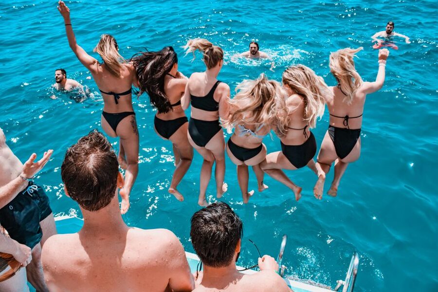 Playa de Palma: Boat Party with DJ, Buffet and Entertainment - Paella, fruit, and the lunch question