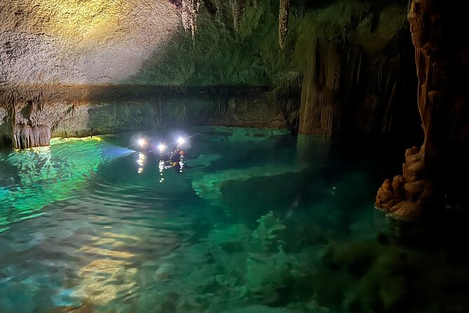 PREMIUM TOUR : Enjoy aquatic caves with caving guides - Choosing your route into the cave