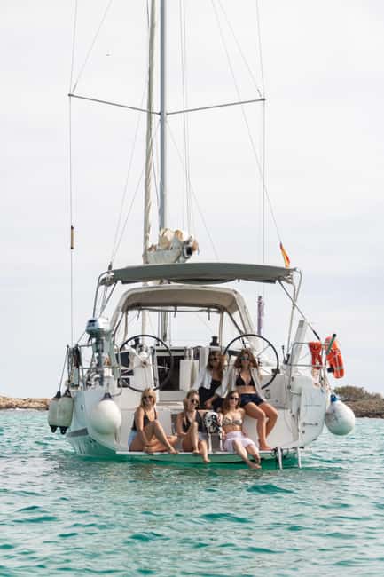 Private and exclusive sailing in the Bay of Palma and surrounding area - Anchoring in a Bay of Palma cove