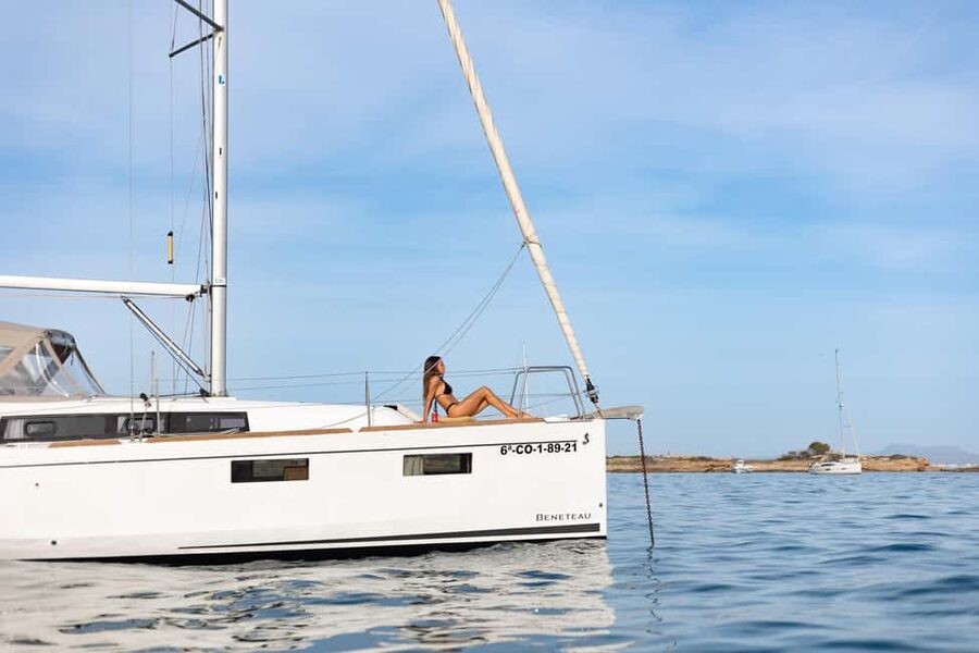 Private and exclusive sailing in the Bay of Palma and surrounding area - Sunset, city lights, and the return to Palma