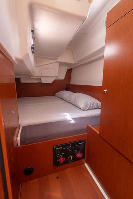 Private and exclusive sailing in the Bay of Palma and surrounding area - How intimate is a five-person sailboat?