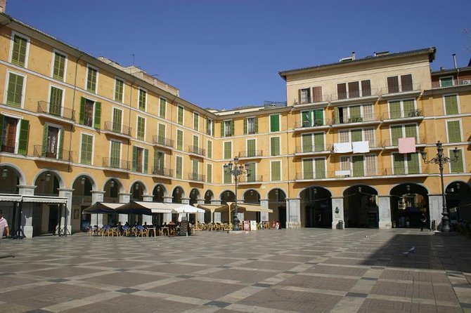 Private walking tour in Palma de Mallorca with local guides. - A private route through Palma’s old town